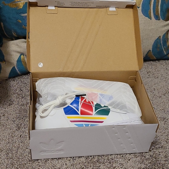 Adidas SUPERSTAR PURE J *NEVER WORN* - Picture 4 of 4